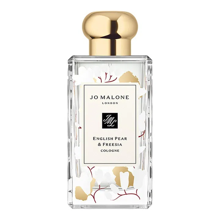 品牌最受欢迎的香氛之一English Pear & Freesia Cologne，来临的农历年以主要成分英国梨与小苍兰为设计灵感，换上了限量版金色与白色设计，在一片红彤彤的限量产品中更显特出。如果你也是这瓶香氛的拥簇，可考虑买来收藏哦！