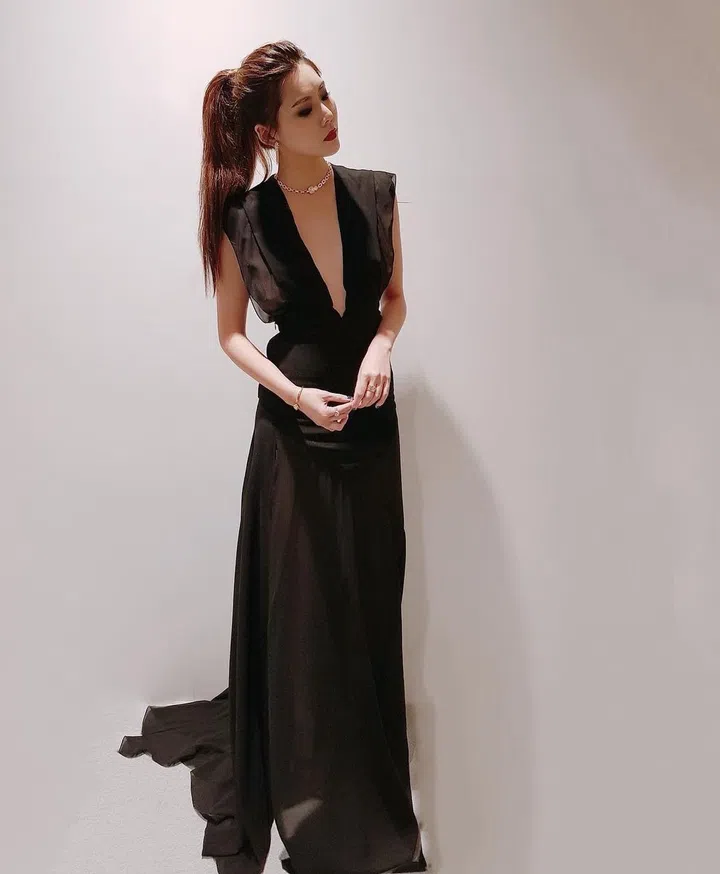 2018年，Wei Lun第一次为黄思恬做《红星大奖》造型：穿Lanvin礼服，搭配Bvlgari珠宝（图: 黄思恬提供）