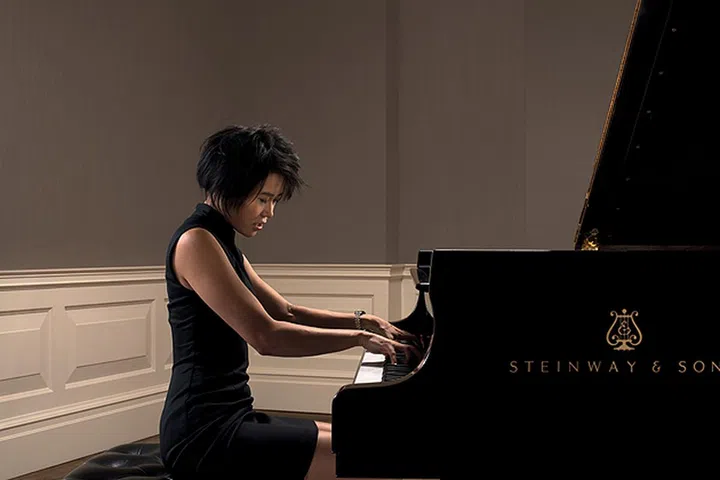 Yuja Wang, pianist. She is wearing the Oyster Perpetual Lady-Datejust 28