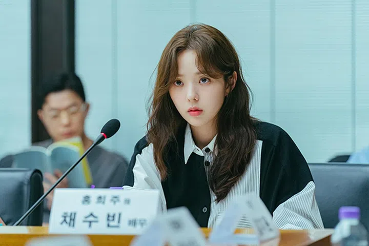 《现在拨打的电话》女主蔡秀彬的长相很兔系，非常惹人怜爱（图：Netflix）