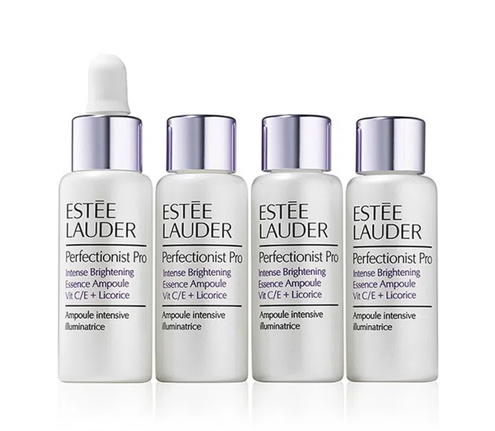 含有维他命C、维他命E和甘草成分的这一安瓶组合，每瓶可使用7天，一组可维持一个月的用量。它含有丰富的美白和舒缓效果，能够让肌肤在短时间内更均匀和亮透！