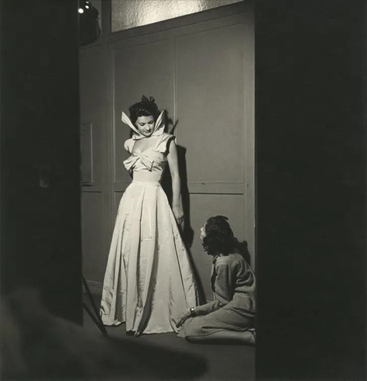 1957年的Gabrielle Chanel (摄影 Mike de Dulmen，图 DR)