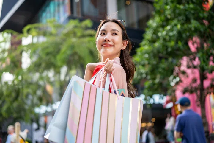 新电信网罗独家餐饮优惠、会员专属折扣和旅行福利，助你轻松发掘更多好康，享受生活精彩瞬间。