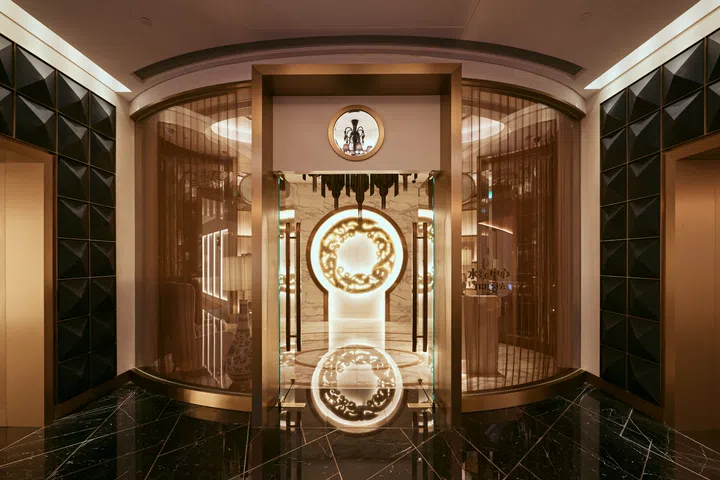 澳门上葡京The Spa水疗中心入口，以东方风格与现代设计融合打造，是澳门3天2夜旅游攻略中推荐的放松疗愈体验。澳门3天2夜旅游攻略。