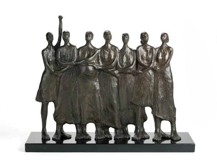 印尼雕塑家Dolorosa Sinaga青铜雕塑作品《Solidarity》(2000/2025) (National Gallery Singapore馆藏 ©Dolorosa Sinaga)