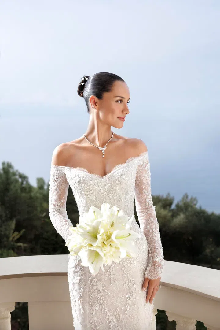 Alexandra Leclerc穿Paolo Sebastian定制婚纱，并搭配Graff Butterfly系列项链及耳坠