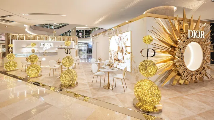 快和闺蜜一起来Dior Café打卡美味与颜值并存的主题下午茶。