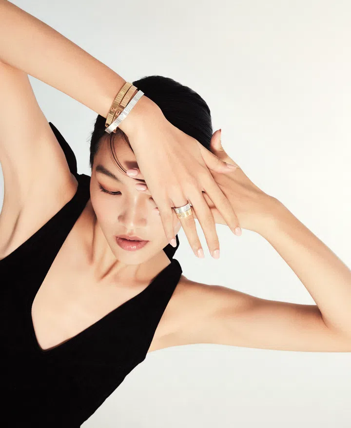 日常首饰创意穿搭 解锁珠宝多种佩戴方法