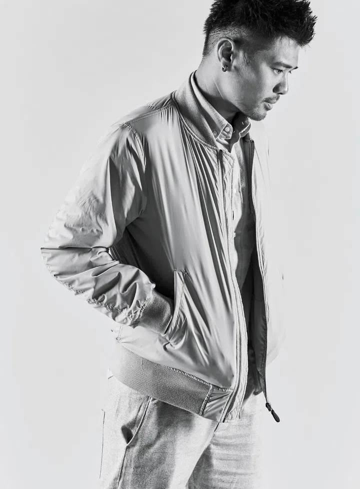 Q: 分享一件你不为人知的事？A: 我很感性，但不会轻易表露情感。上一次流泪是在我的婚礼上宣誓时。太太和我交往11年，当我把感情变成语言表达出来时，很受触动。