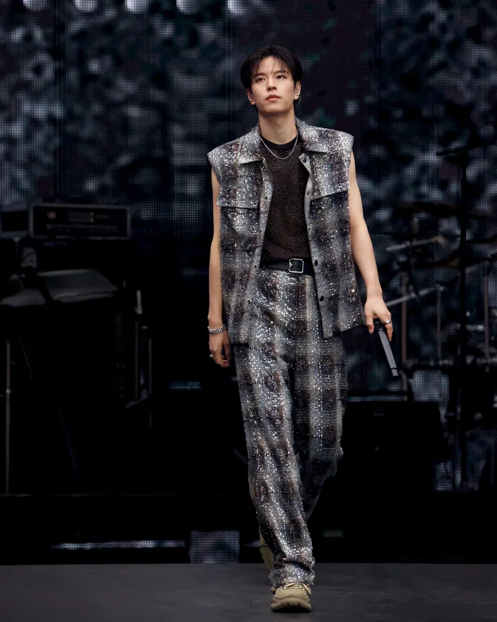Seungmin在Stray Kids《dominATE》世界巡演穿Burberry定制造型