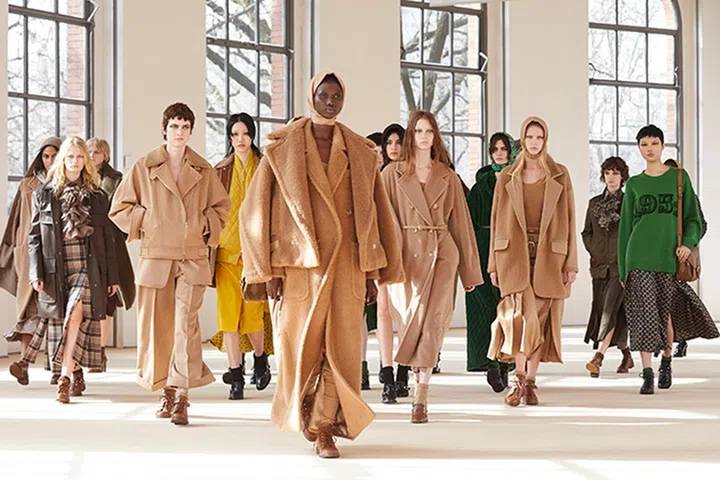 MAX MARA2021年秋冬系列是欢庆品牌70年经典的系列