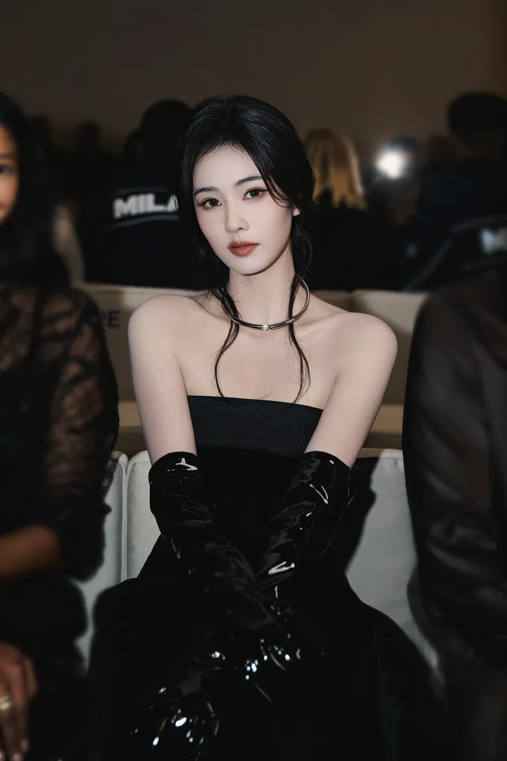 白鹿出席Emporio Armani 2026春夏女装秀