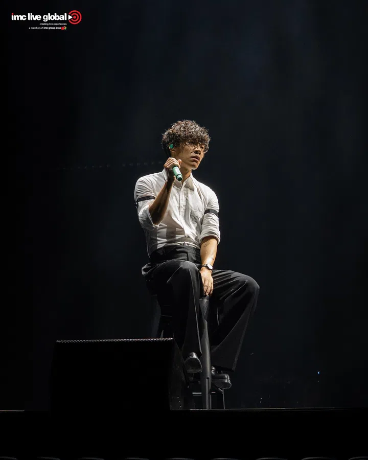 细听卢广仲的音乐作品，不难发现他总在轻声提醒生活中的重要小事：吃早餐、早点睡觉、少滑手机，