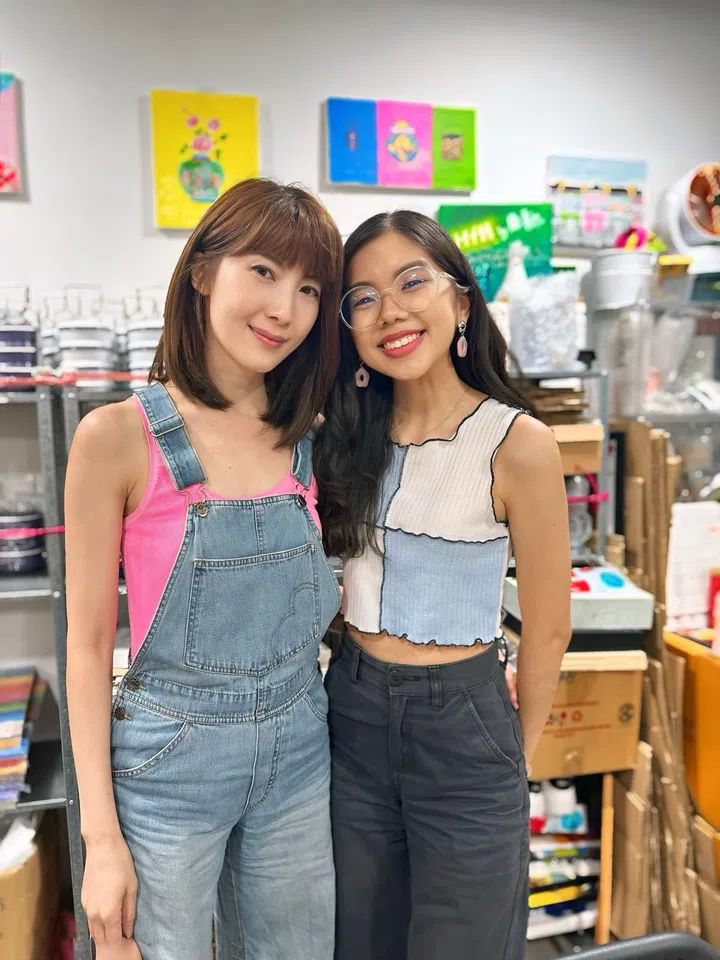 其中一期“萱视界”中，邀请了17年前的小“山本月娘”——陈宇萱上节目，与欧萱上演“母女重逢”。（图：欧萱提供）