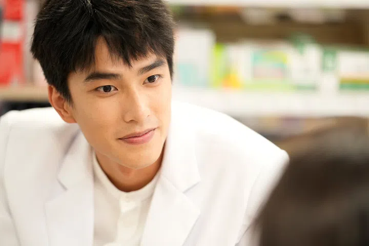 曾敬骅在《童话故事下集》饰帅气暖男药剂师刘文杰。