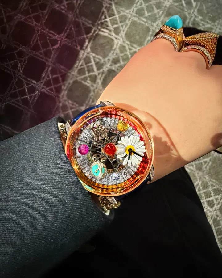 G-Dragon手腕上的“Astronomia Solar G-Dragon”联名腕表（图 Jacob & Co. / Sincere Fine Watches提供）