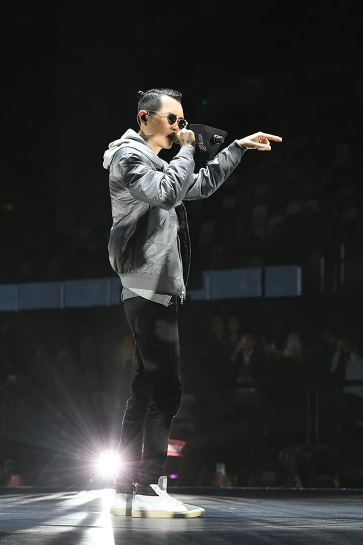 SHANGHAI, CHINA - OCTOBER 23:  Singer Khalil Fong performs during Tmall global fashion event at Oriental Sports Center on October 23, 2016 in Shanghai, China.  (Photo by Visual China Group via Getty Images/Visual China Group via Getty Images)
