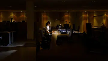 职场中有这么一类“苦主”，明明工作很拼，成天埋头苦干，但付出却似乎没人看见。你也是其一吗