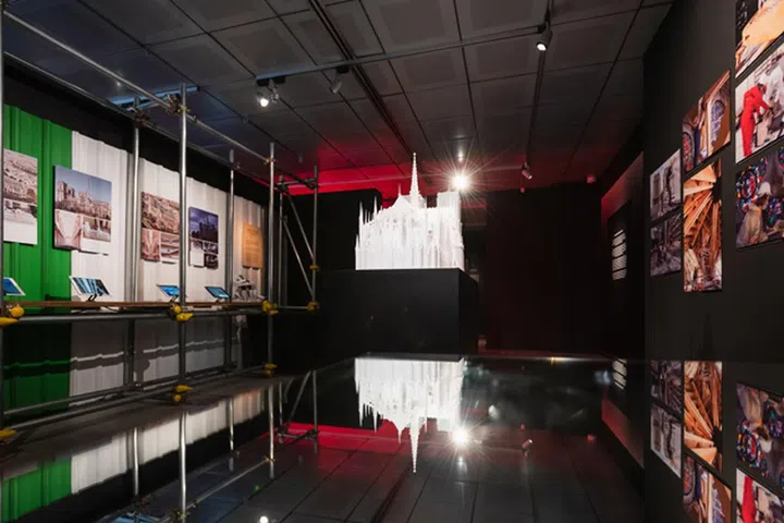 《(Re)births》展览