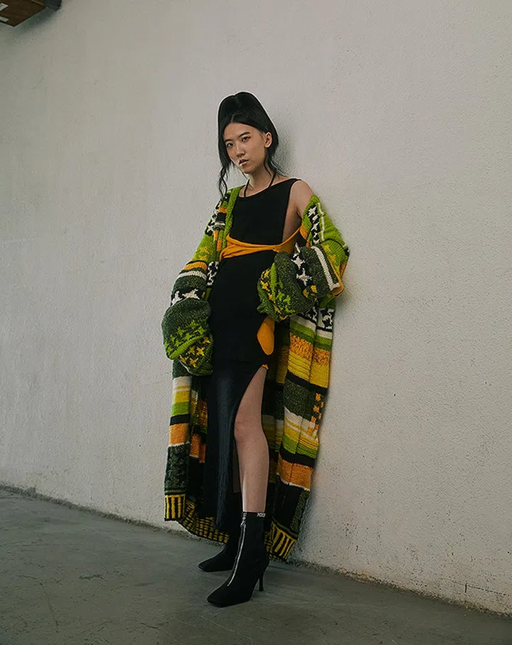 设计师Wentong 穿其毕业系列服饰