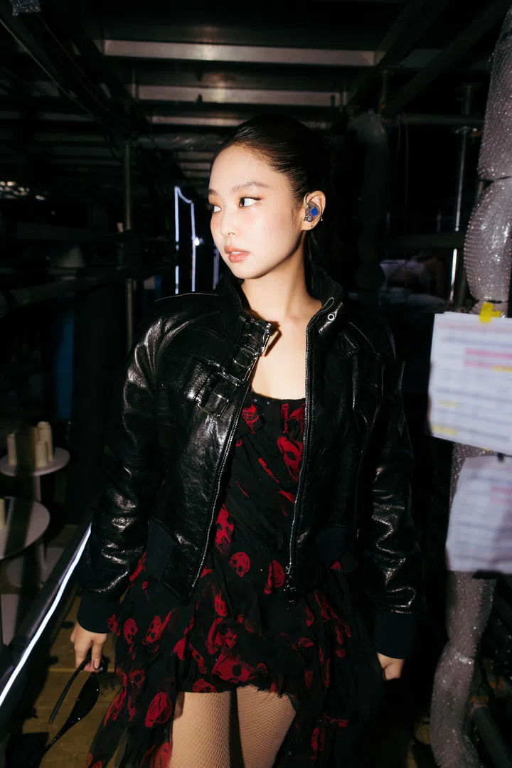 Jennie穿McQueen定制造型