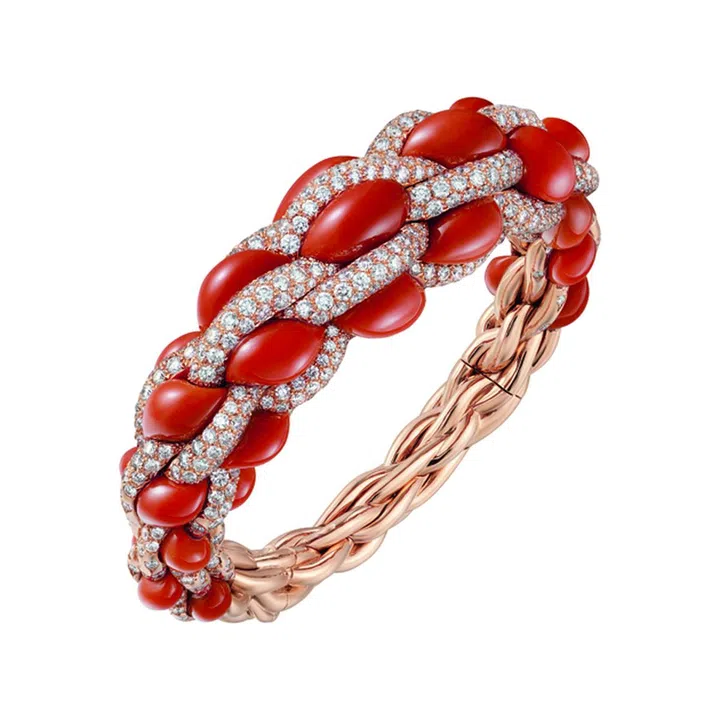 Cartier Libre Tressage镶钻及珊瑚石玫瑰金手镯 (价格未定)