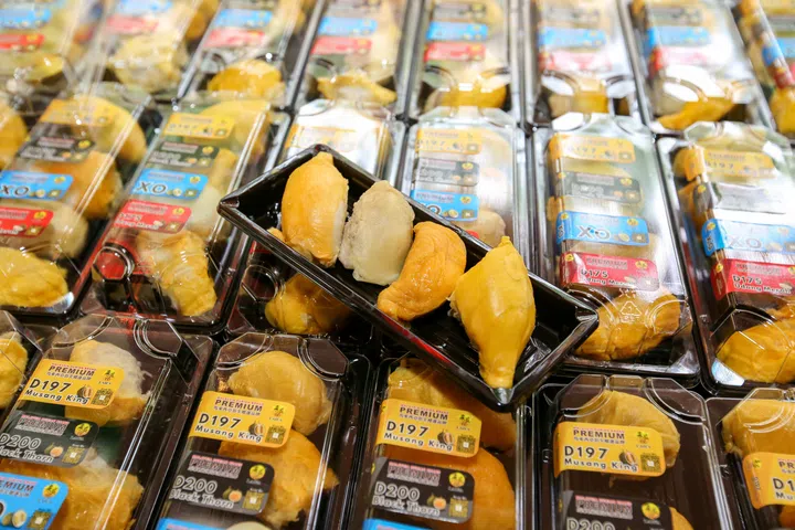 Dream Cruises Genting Cruise，搭邮轮吃榴莲自助餐。Dream Cruises “榴莲派对”盛大回归，登上Genting Dream游轮就能畅享榴莲大餐！