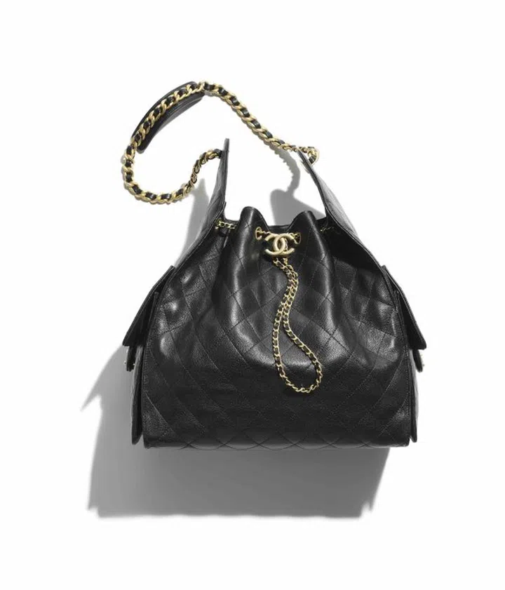 Chanel 25 中型皮革手袋 $9,500