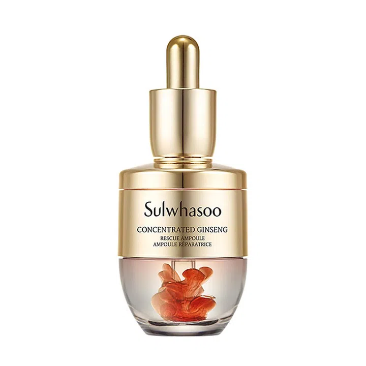 一直以来钻研人参护肤功效的Sulwhasoo，近来推出革命性的新产品Concentrated Ginseng Rescue Ampoule安瓶。新品除了含有卓越抗老化的GinsenomicsTM 6000倍人參精萃，还加入了珍稀的人参莓果精华，可改善毛孔粗大、提升肌肤弹性和强化保湿。将瓶子反方向转动启动精华，连续三周每晚使用，肌肤就能有所改善。