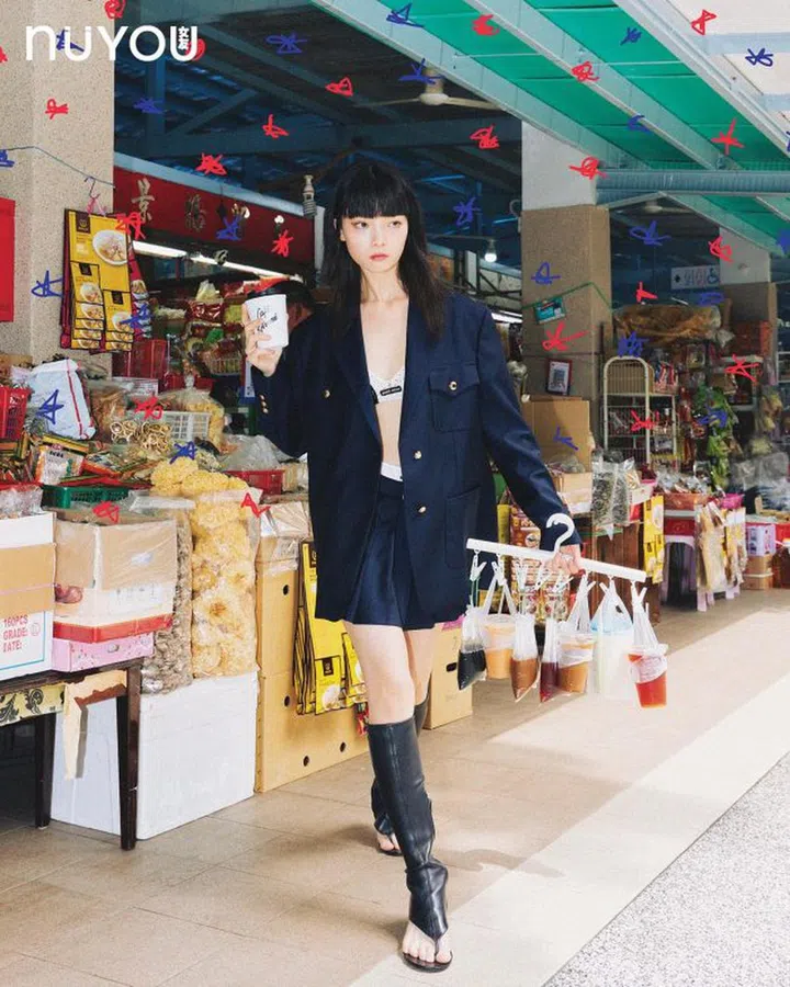 Stuart第一次和《女友》合作时拍摄的“打包”主题时尚外景