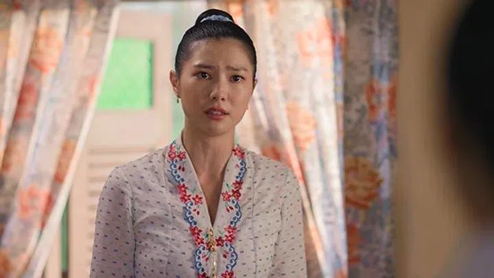 由于翡翠山是年代剧，一些用词和说话方式跟现代不一样，所以除了剧组所安排的演艺课，Ferlyn还向一位中文老师学习台词的发音和停顿。