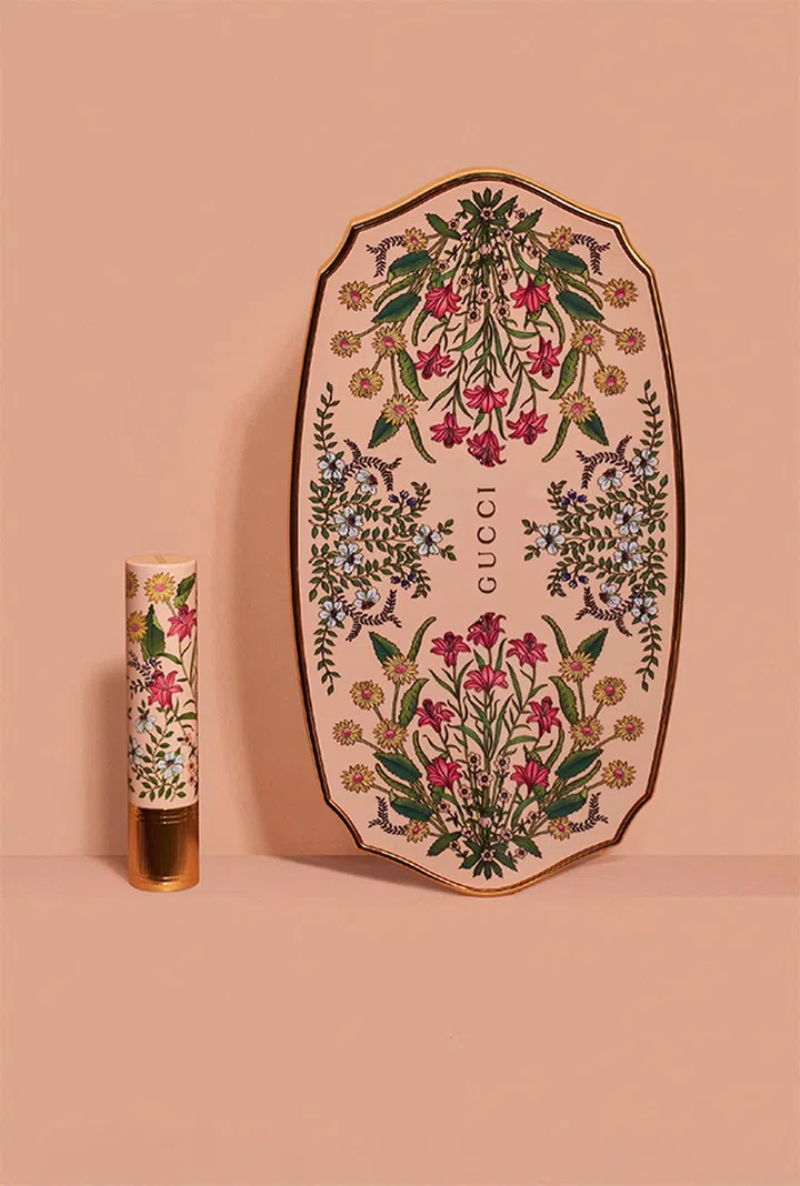 Gucci Rouge De Beauté Brillant Flora唇膏 $60、Gucci Palette Beauté Des Yeux Gorgeous Flora眼影盘 $230