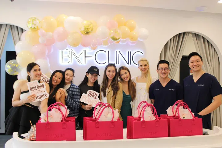 BMF Clinic今年1月举办soft launch活动，出席的嘉宾包括Sara-Ann Shuen Krishnamoorthy （最左）、Rebecca Eu （左起第三）、Leanne Ho （左起第四）、Tyen Rasif（左起第六）和 Marion Mueller （左起第七）。