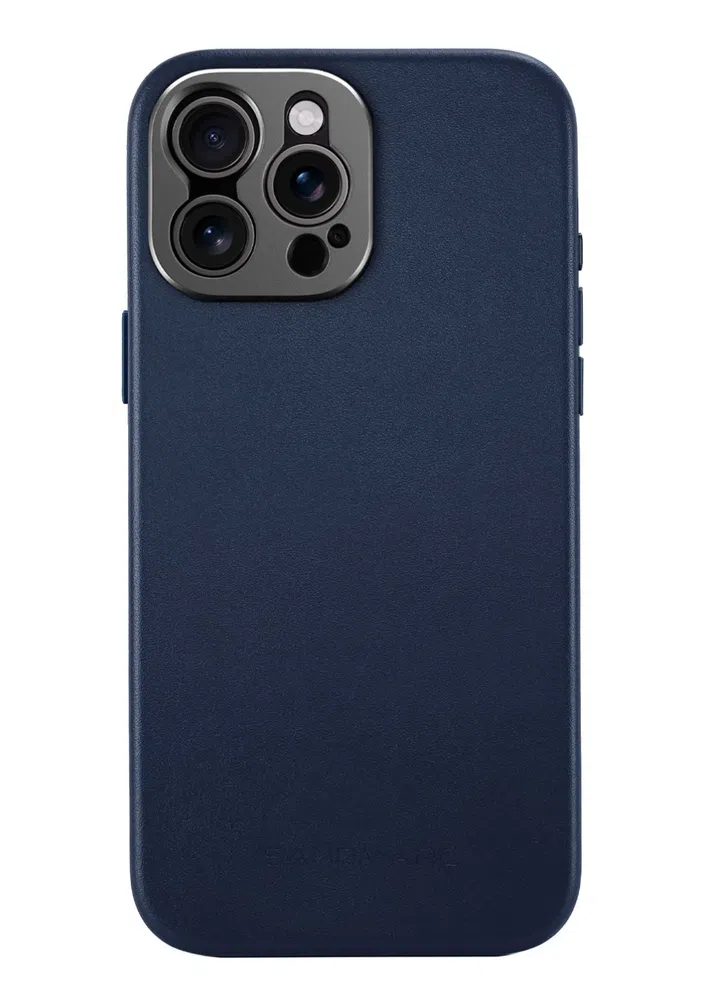 Sandmarc的手机壳，采用深蓝色真皮材质，表面光滑细腻，设计简洁贴合，凸显低调奢华与质感风格。高颜值手机壳推荐。