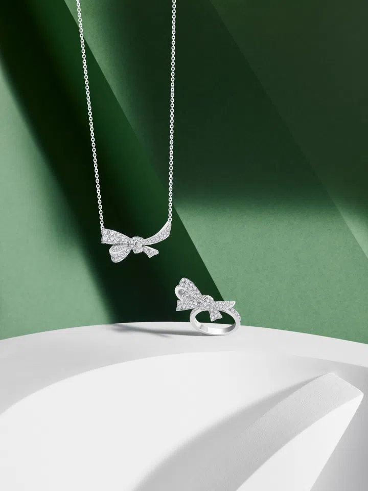 GRAFF Tilda’s Bow white gold pendant with diamonds $25,000；white gold ring with diamonds