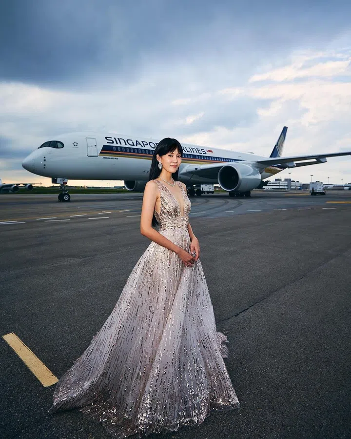 2021年黄思恬《红星大奖》造型：Nicole +Felicia礼服，搭配Harry Winston珠宝（图：Mediacorp提供）