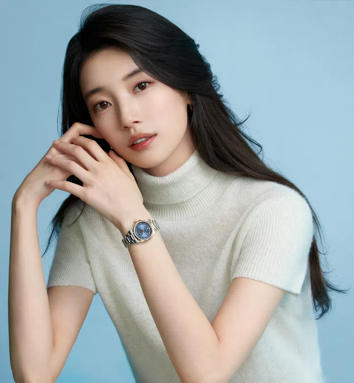 Suzy佩戴Longines Conquest腕表