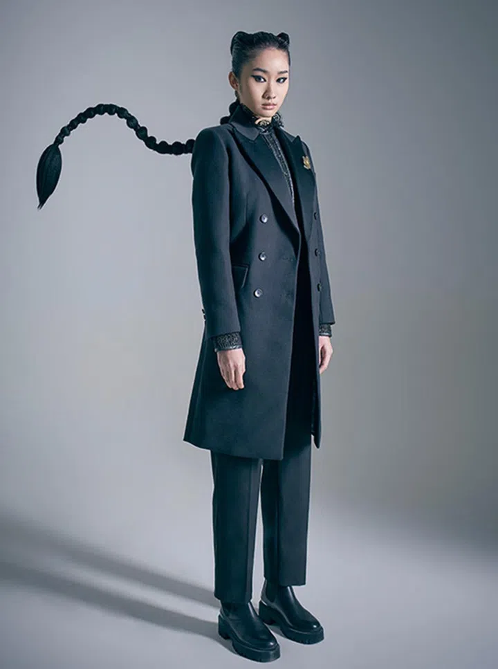 全身黑搭配 Strict and Sharp