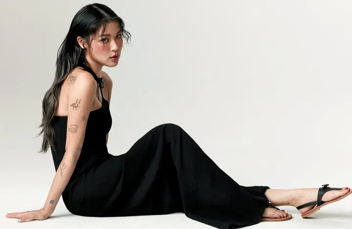 Longchamp dress $1,660, sandals $595（图：《女友》拍摄）