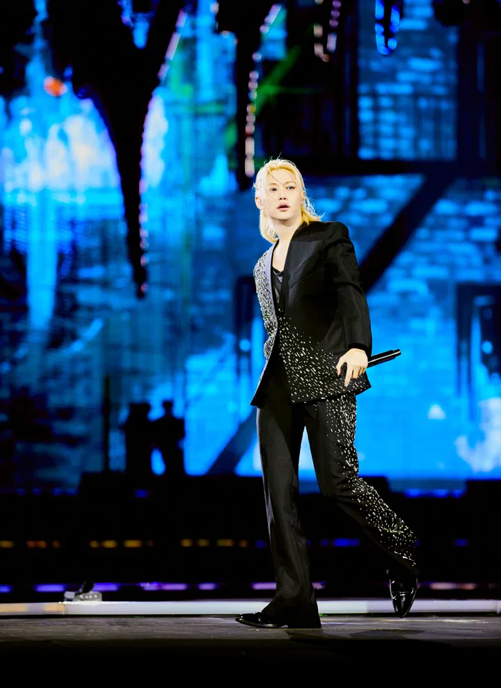 Stray Kids成员Felix穿Louis Vuitton定制造型