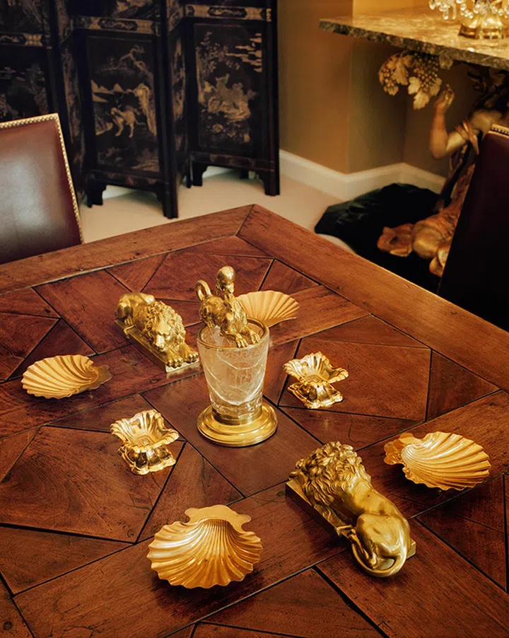 Gabrielle Chanel‘s apartment lion