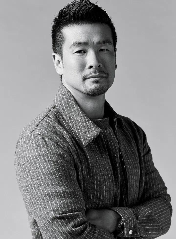 Q: 如果能化身一种动物，那会是？A: 老鹰。我喜欢它象征的自由精神，也因我很喜欢旅行。若问我最想要有什么超能力，我希望能像老鹰那样飞行；或愿我在世时飞行轿车能被发明。