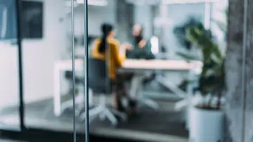 与上司三观不合，频率不对，每天上班感觉像在上刑？怎么办？