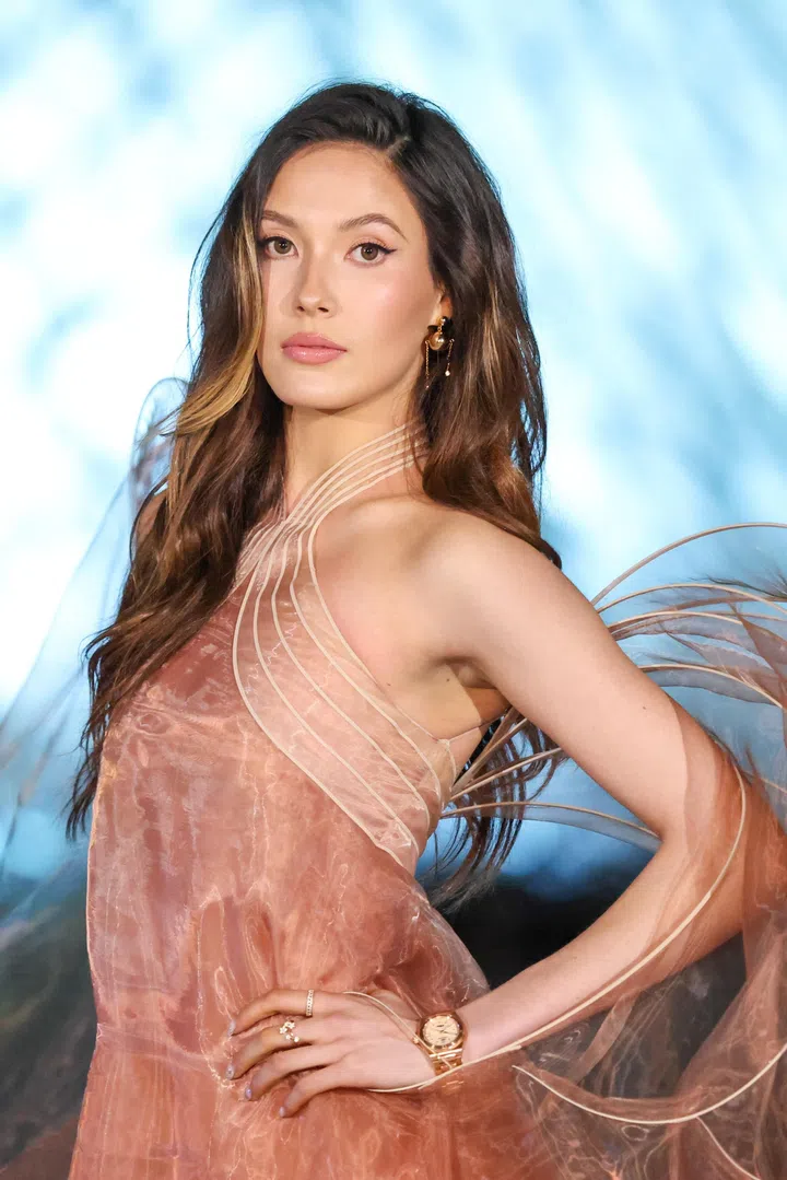 自由式滑雪运动员谷爱凌（Eileen Gu）亮相巴黎卢浮宫Grand Dîner du Louvre活动，并佩戴 IWC Ingenieur Automatic 35腕表