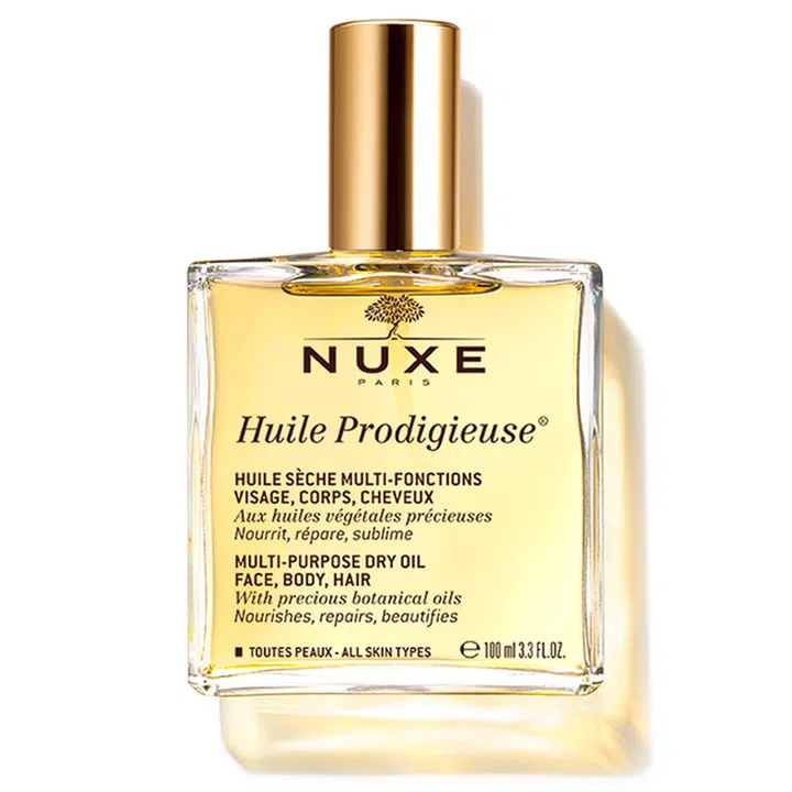 一提到NUXE，大家肯定会想到它的经典产品——NUXE Huile Prodigieuse Multi Usage Dry Oil护肤油 。这瓶万用的护肤油含有多达7种珍贵的植物精油，绝佳的抗氧化力和抗污作用，能够全方位滋润身体、脸部，甚至干燥的发丝也能使用。小编非常喜欢它那股迷人的香气，睡前或出门前使用都能给人无比的愉悦感。