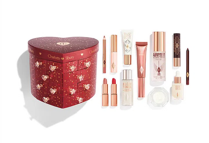 CHARLOTTE TILBURY Charlotte’s Beauty Treasure Chest Of Love Advent Calendar倒数日历 £170 (S$293)