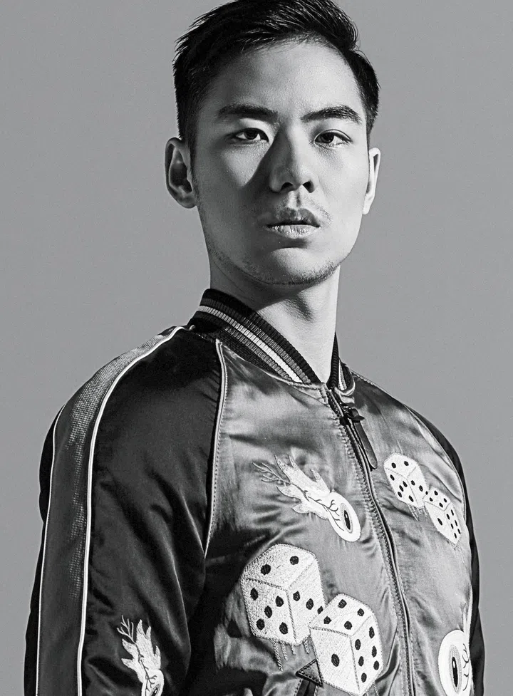 Q: 最希望你去世前能被发明的东西？A: 没车轮的悬浮轿车，就像电影里的那种飞车！