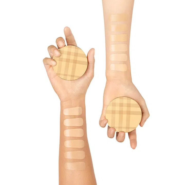 Burberry Beauty matte glow foundation气垫粉底