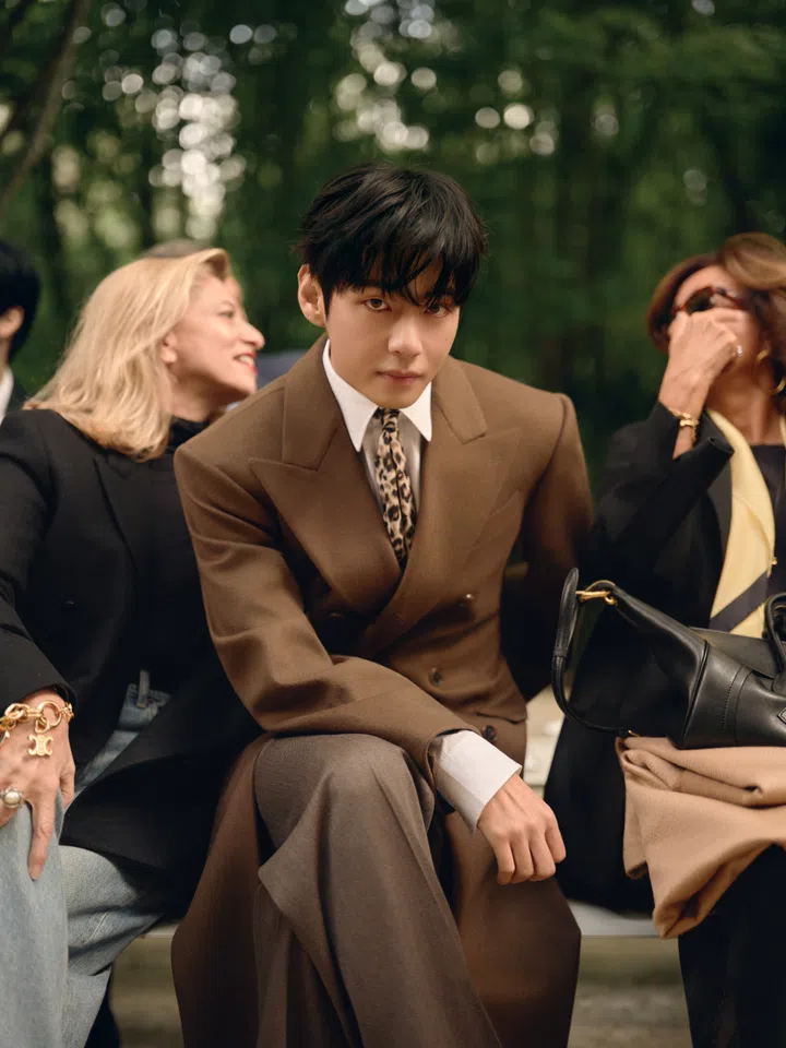 V出席Celine 2026夏季时装秀