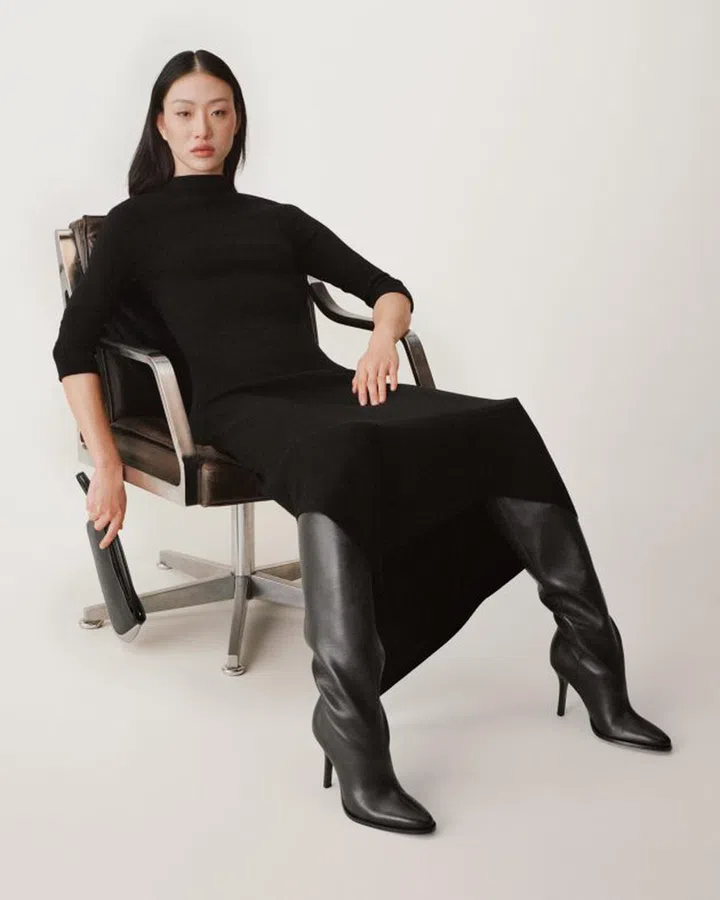 Zara 50周年系列连衣裙 $239，皮革长靴 $399
